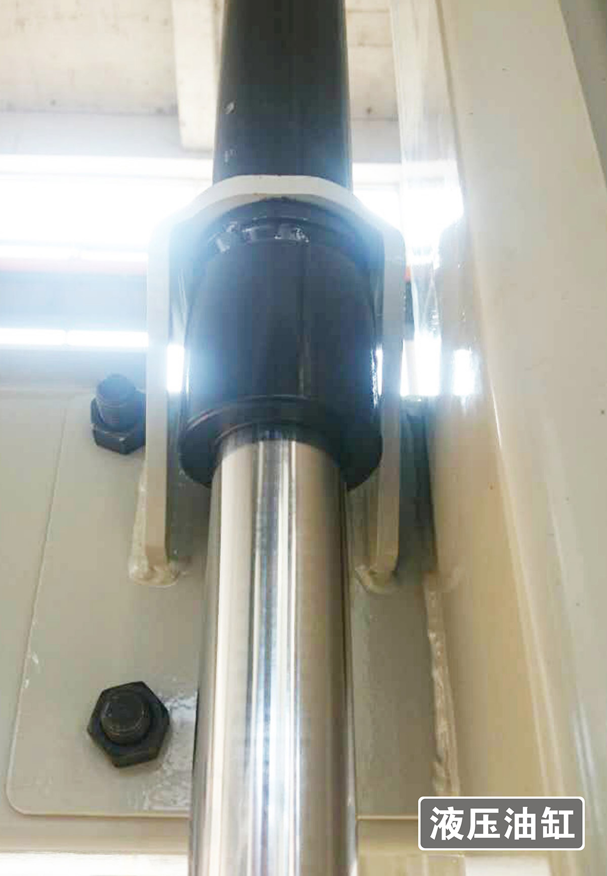 機械立體車位PJS兩柱簡易升降立體停車液壓油缸.jpg